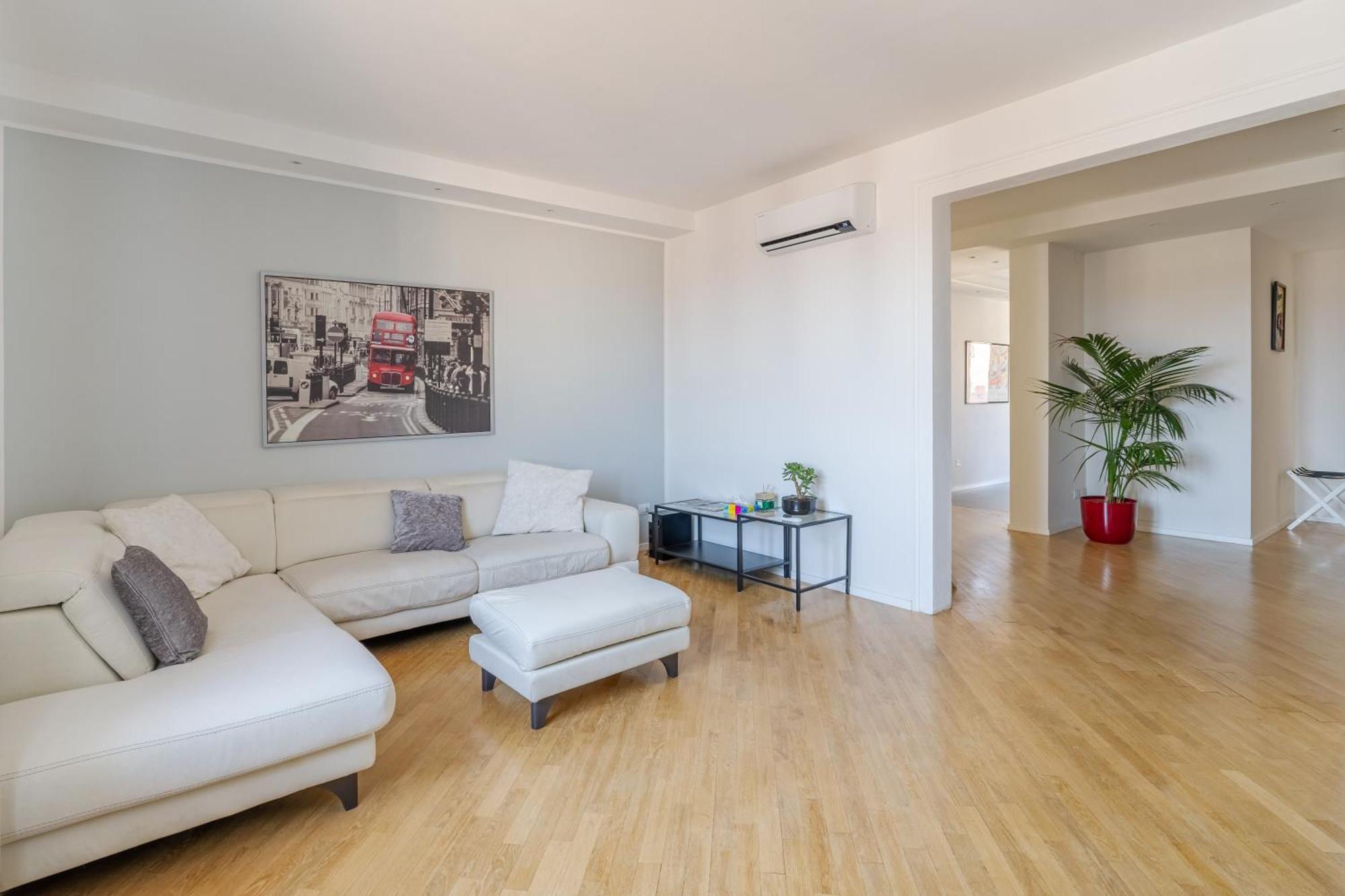 Apartamento Moderno Quadrilocale, Ultimo Piano